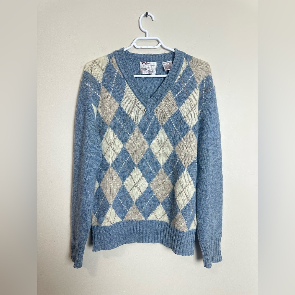 Club international Size S Blue and Cream Argyle Men's Sweater